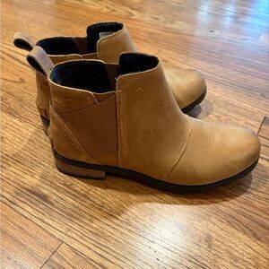 Sorel women’s Chelsea boot size 8